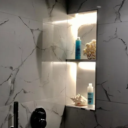 아파트 Central Apartment Tirana