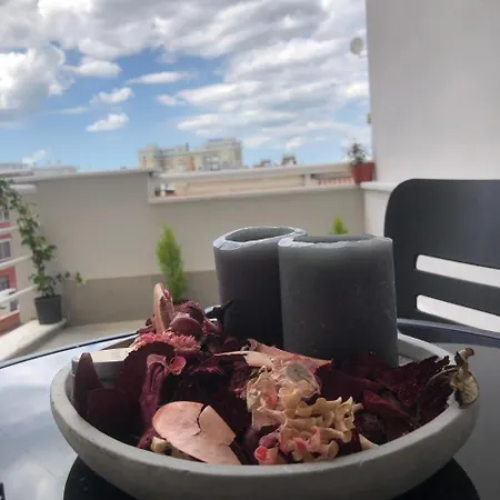 Central Apartment Tirana アパート